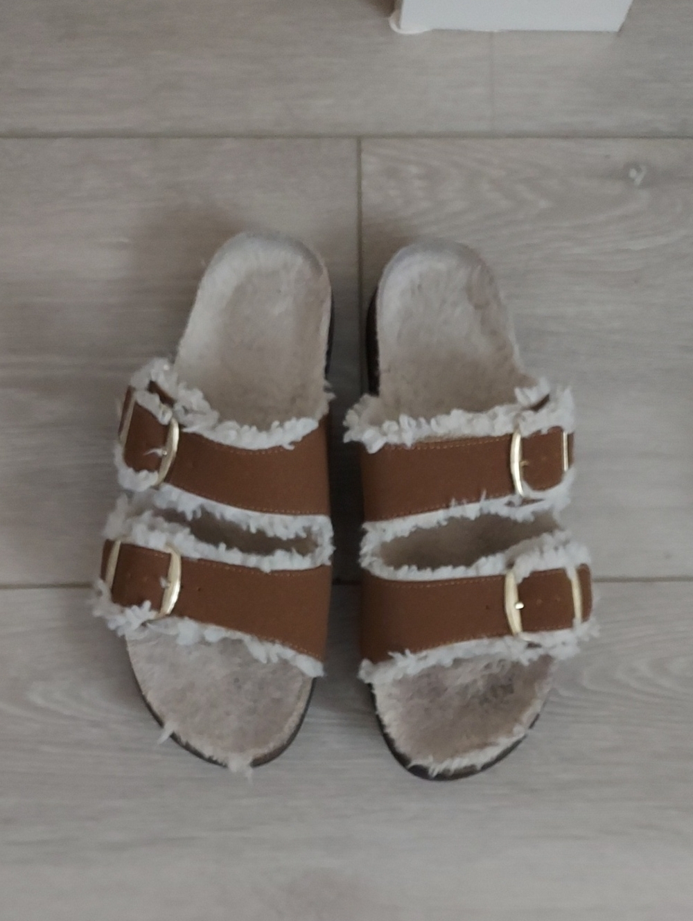 Cozy Women's Brown Faux-Shearling Slide Sandals